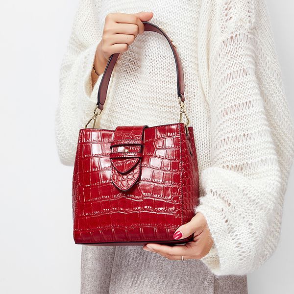2020 new women's bag leather shoulder bag women's fashion crocodile pattern handbag korean female bucket
2020 new women's bag leather shoulder bag women's fashion crocodile pattern handbag korean female bucket