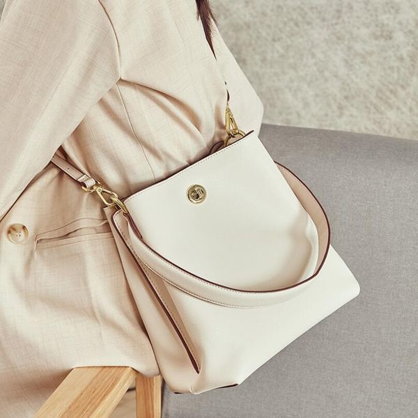 2020 new women genuine leather bucket bag crossbody handbags luxury famous designer ladies shoulder messenger bags two straps
2020 new women genuine leather bucket bag crossbody handbags luxury famous designer ladies shoulder messenger bags two straps
