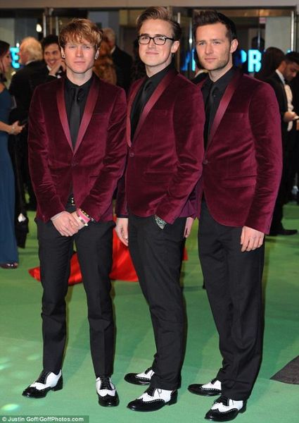 custom made men suits shawl lapel groom tuxedos velvet men wedding groomsmen ( jacket+pants+tie ) e314, White;black
custom made men suits shawl lapel groom tuxedos velvet men wedding groomsmen ( jacket+pants+tie ) e314, White;black