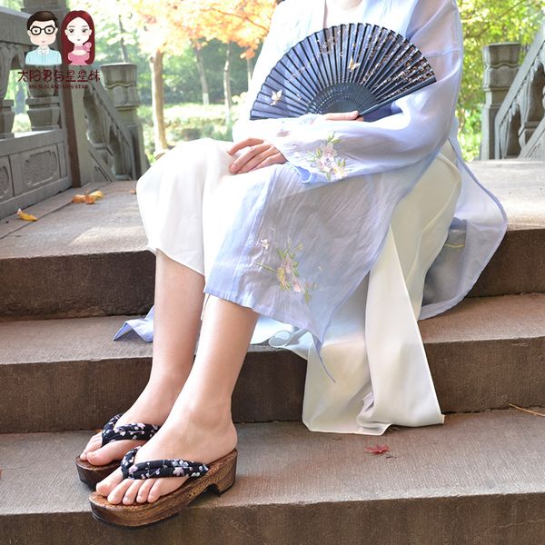 2020 summer japanese style high-end thick-soled high-heeled clip feet herringbone wooden slippers wedge sandals female, Black
2020 summer japanese style high-end thick-soled high-heeled clip feet herringbone wooden slippers wedge sandals female, Black