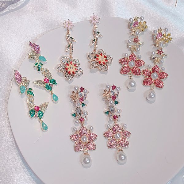 korea aesthetic exquisite color rhinestones pearl flower butterfly silver needle long earrings temperament sweet ladies jewelry
korea aesthetic exquisite color rhinestones pearl flower butterfly silver needle long earrings temperament sweet ladies jewelry