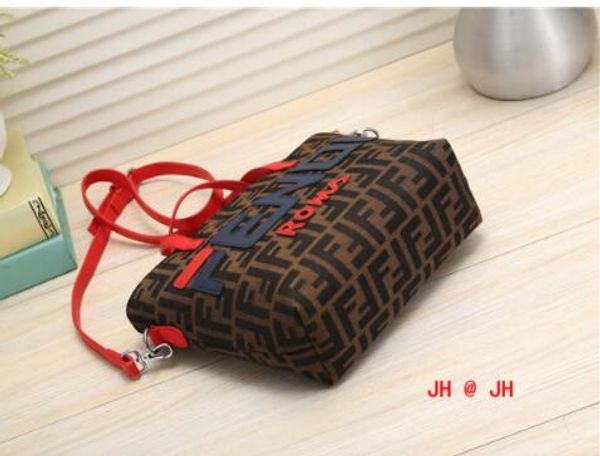 Free post classic printing letters wild handbag simple shoulder Messenger bag wholesale direct sales
Free post classic printing letters wild handbag simple shoulder Messenger bag wholesale direct sales