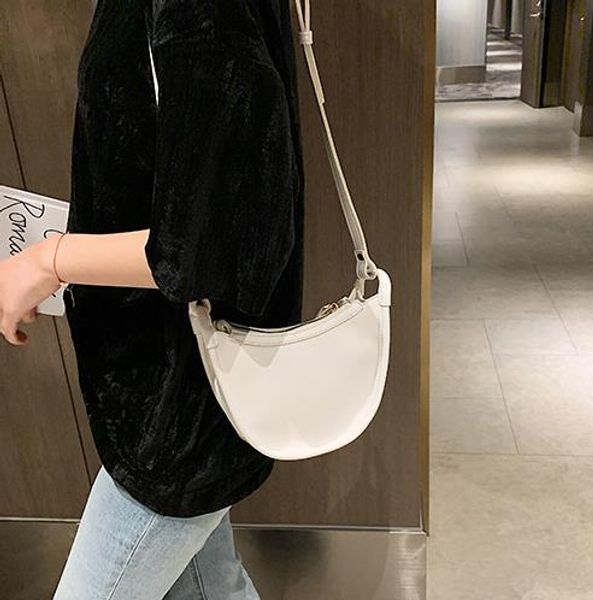 summer early autumn style simple solid color bag female 2020 summer new fashion saddle bag shoulder messenger
summer early autumn style simple solid color bag female 2020 summer new fashion saddle bag shoulder messenger