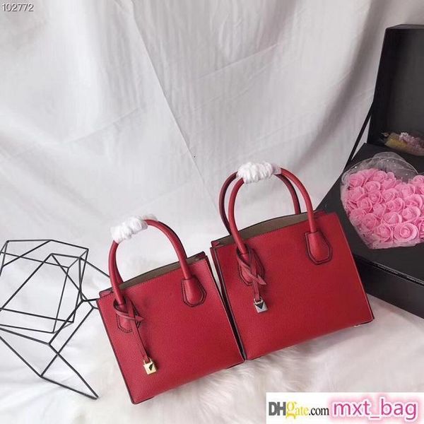 high qulity new european style classic ladies shoulder bag handbag shoulder itbag pure noble soft making two sizes
high qulity new european style classic ladies shoulder bag handbag shoulder itbag pure noble soft making two sizes