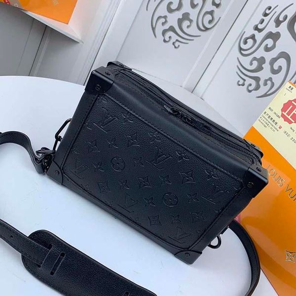 new shoulder bag luxury shoulder bag metal hardware luxury fashion large capacity leather and canvas production fashion printing m30341 a11
new shoulder bag luxury shoulder bag metal hardware luxury fashion large capacity leather and canvas production fashion printing m30341 a11
