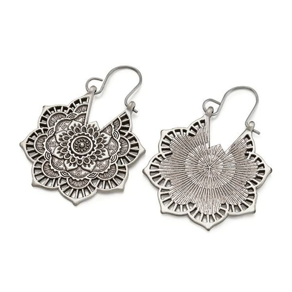 1 pair bohemian retro style alloy hoop earrings pendants for fashion women jewelry gift party, Golden;silver
1 pair bohemian retro style alloy hoop earrings pendants for fashion women jewelry gift party, Golden;silver