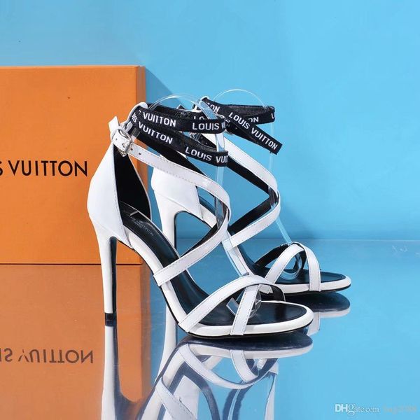 Sapatos clássicos zb8828
Sapatos clássicos zb8828