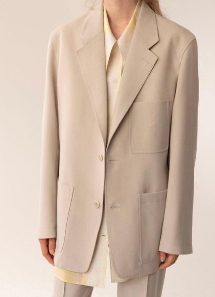 wool blazer single breasted big patch pockets lapel collar long sleeves fashion long blazer suit one chest pocket, White;black
wool blazer single breasted big patch pockets lapel collar long sleeves fashion long blazer suit one chest pocket, White;black