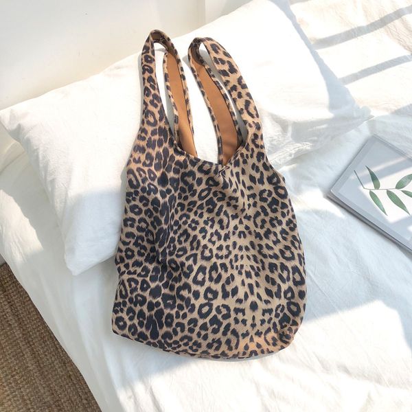 canvas bag women's cool leopard pattern cloth bag korean-style casual fashion student one-shoulder hand canvas furry fluffy
canvas bag women's cool leopard pattern cloth bag korean-style casual fashion student one-shoulder hand canvas furry fluffy