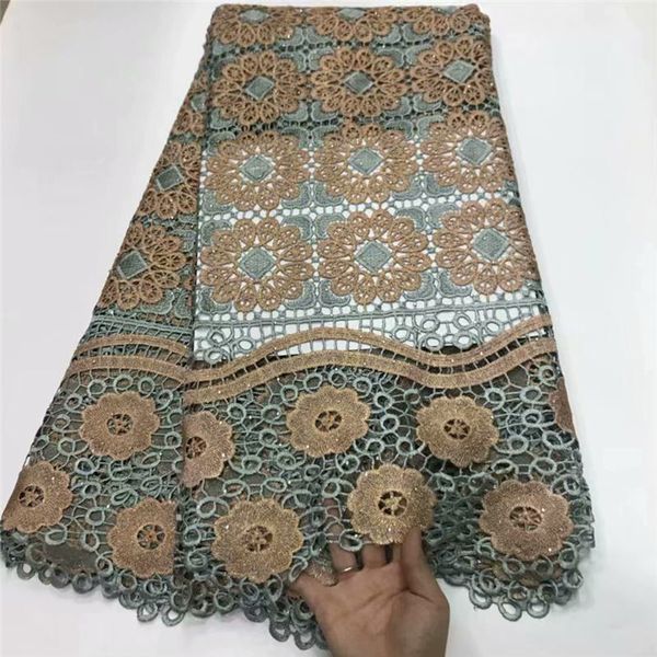 latest embroidered nigerian lace fabrics for wedding dresses in gold/white/purple/green color, Black;white
latest embroidered nigerian lace fabrics for wedding dresses in gold/white/purple/green color, Black;white