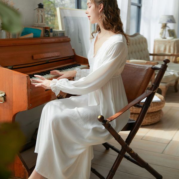 long-sleeved nightdress female spring retro ladies pajamas lace v-neck cotton long pajamas solid color female homewear, Black;red
long-sleeved nightdress female spring retro ladies pajamas lace v-neck cotton long pajamas solid color female homewear, Black;red
