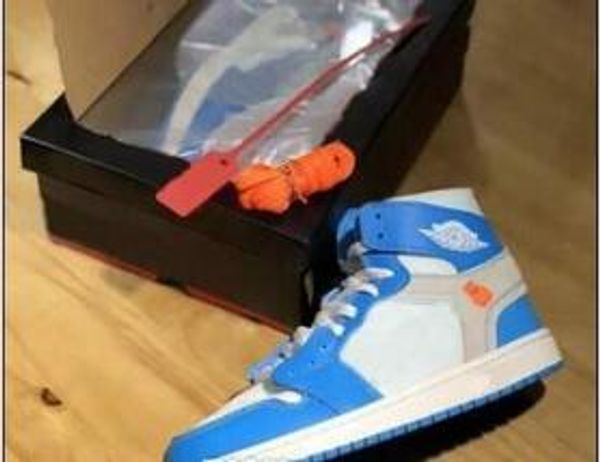 1s powder blue unc white blue men women basketball shoes 1 white grey chicago red black sneakers new with box
1s powder blue unc white blue men women basketball shoes 1 white grey chicago red black sneakers new with box
