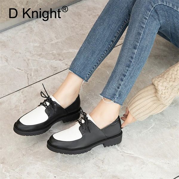 2020 british soft leather women flat oxfords black white flat oxford shoes for woman retro laces student brogue shoes size 33-43
2020 british soft leather women flat oxfords black white flat oxford shoes for woman retro laces student brogue shoes size 33-43