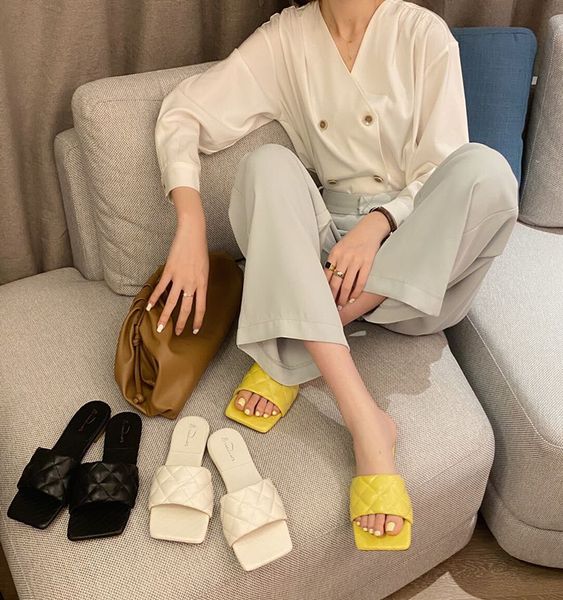 2020 summer new korean fashion diamond word slippers network infrared wear non-slip flat sandals female bv, Black 
2020 summer new korean fashion diamond word slippers network infrared wear non-slip flat sandals female bv, Black