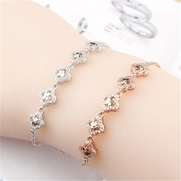 fashion statement simple and beautiful four-leaf clover temperament creative bracelet for ladies, Golden;silver
fashion statement simple and beautiful four-leaf clover temperament creative bracelet for ladies, Golden;silver