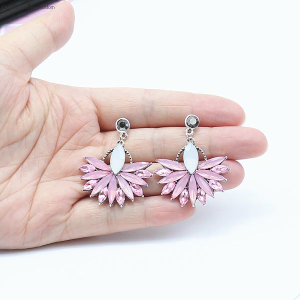 White Pink Crystal Rhinestone Dangle Earring Women's Fashion Ancient Earrings Simple Flower Pendant Pendientes De Flecos E0226
White Pink Crystal Rhinestone Dangle Earring Women's Fashion Ancient Earrings Simple Flower Pendant Pendientes De Flecos E0226