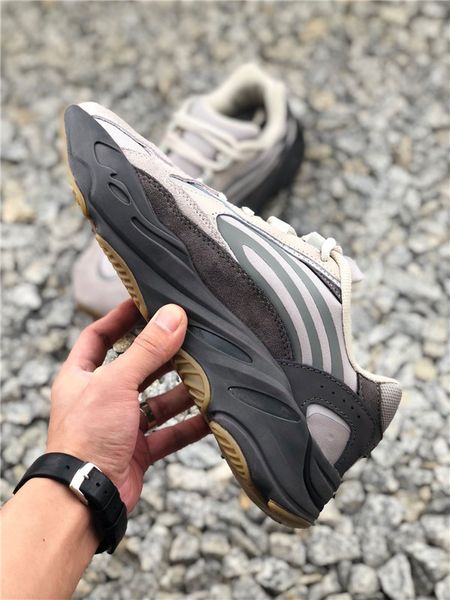 2019 with box kanye west 700 v2 tephra vanta wave runner triple black 3m reflective men woman designer running shoes sports sneakers
2019 with box kanye west 700 v2 tephra vanta wave runner triple black 3m reflective men woman designer running shoes sports sneakers