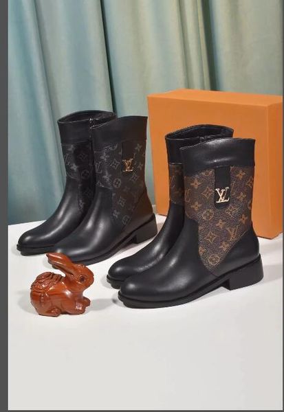 the latest luxury women boots, pointed a thick v brand thigh high boots ventilation 35-40 flexibility in the knee boots, Black
the latest luxury women boots, pointed a thick v brand thigh high boots ventilation 35-40 flexibility in the knee boots, Black
