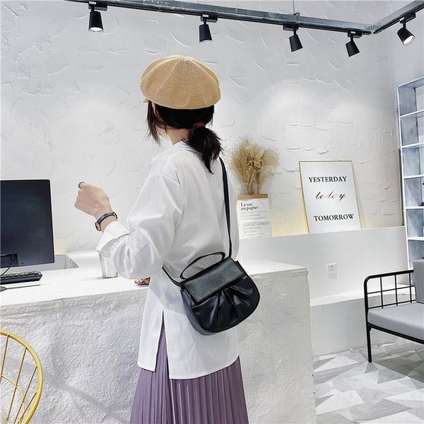 2020 new ladies saddle bag fashion korean version of fairy bag mini shoulder messenger handbag women's
2020 new ladies saddle bag fashion korean version of fairy bag mini shoulder messenger handbag women's