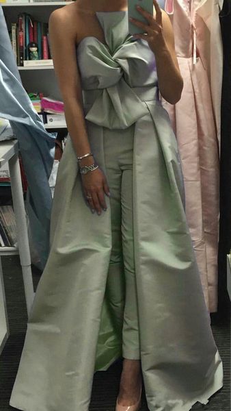 2019 new jumpsuit green evening dresses bow neck satin saudi arabia vestidos de festa party dress prom formal pageant celebrity gowns, Black;red
2019 new jumpsuit green evening dresses bow neck satin saudi arabia vestidos de festa party dress prom formal pageant celebrity gowns, Black;red