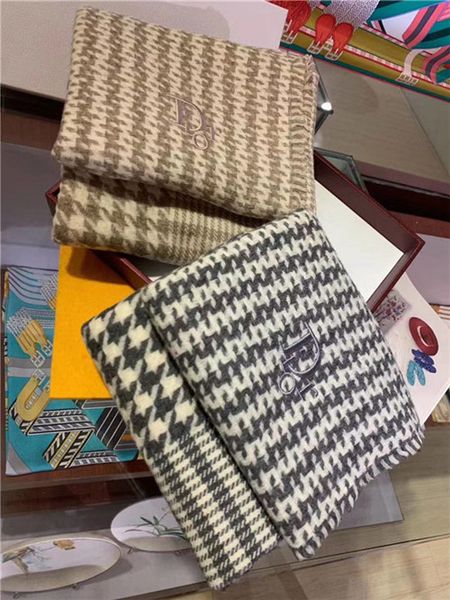 19fw luxurious brands design full d letters wool cashmere scarf women men fashion shawl tippet cashmere lady scarves, Blue;black
19fw luxurious brands design full d letters wool cashmere scarf women men fashion shawl tippet cashmere lady scarves, Blue;black