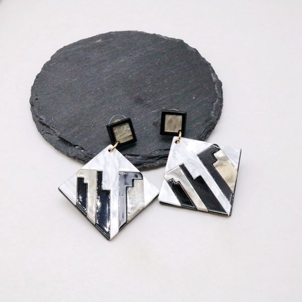 geometric black and white resin popular new designs sweet cute stud earring for women, Golden;silver
geometric black and white resin popular new designs sweet cute stud earring for women, Golden;silver