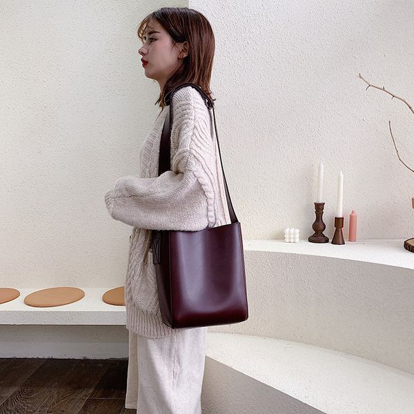 2020 fashion broadband shoulder bag women's new large capacity messenger different size bags purses and handbags
2020 fashion broadband shoulder bag women's new large capacity messenger different size bags purses and handbags