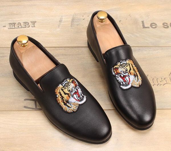 black 2018 man dress shoes casual loafers flats man slip on mules shoes embriodery male flats soft leather driving
black 2018 man dress shoes casual loafers flats man slip on mules shoes embriodery male flats soft leather driving