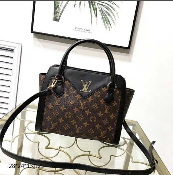 recommends new color + new design + new fabric, all kinds of clothes match or attend various occasions, all sizes are ok 28*24*13cm
recommends new color + new design + new fabric, all kinds of clothes match or attend various occasions, all sizes are ok 28*24*13cm