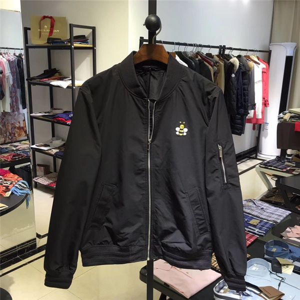 19ss designer mens jacket brand winter fashion style acetate fabric hoodies suits bee embroidery luxury higt quality windbreaker jackets, Black;brown
19ss designer mens jacket brand winter fashion style acetate fabric hoodies suits bee embroidery luxury higt quality windbreaker jackets, Black;brown