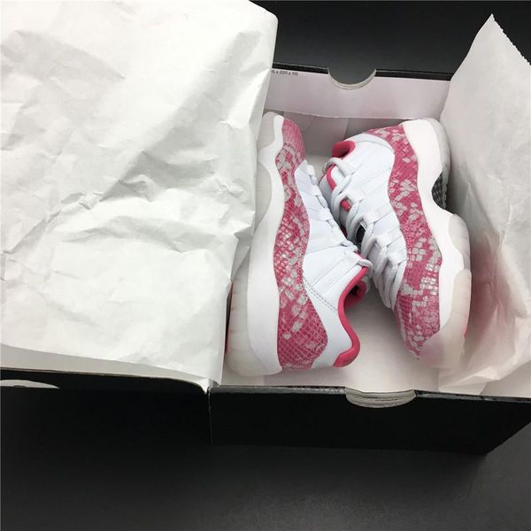 2019 new 11 low wmns pink snakeskin basketball shoes men women 11s white real carbon fiber athletic shoes with box ah7860-106
2019 new 11 low wmns pink snakeskin basketball shoes men women 11s white real carbon fiber athletic shoes with box ah7860-106