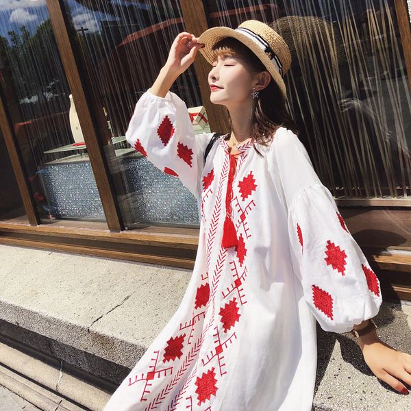 2018 early autumn new style bohemian vacation style embroidered cotton linen lantern sleeve loose-fit slimming large size dress, Black;gray
2018 early autumn new style bohemian vacation style embroidered cotton linen lantern sleeve loose-fit slimming large size dress, Black;gray