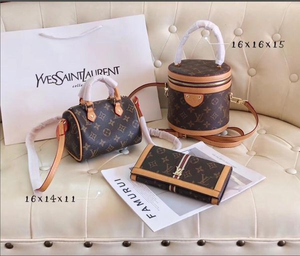 2020 new classic wild women's classic wild leather three-piece suit ladies fashion crossbody bag handbag wild shoulder bag
2020 new classic wild women's classic wild leather three-piece suit ladies fashion crossbody bag handbag wild shoulder bag