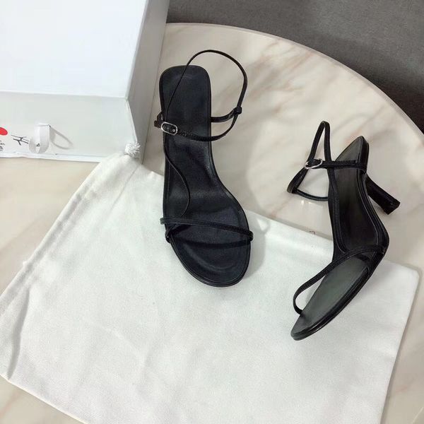 new luxury style coveting Bare sandal high-heeled sandals lady shoes supermodel catwalk buckle rubber outsole T-strap High-heeled shoes
new luxury style coveting Bare sandal high-heeled sandals lady shoes supermodel catwalk buckle rubber outsole T-strap High-heeled shoes