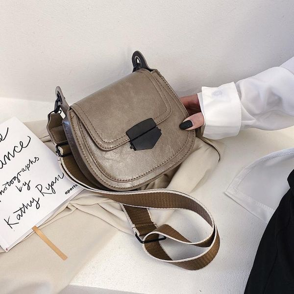 original design original design bag for women 2020 new fashion saddle bag lock single shoulder messenger
original design original design bag for women 2020 new fashion saddle bag lock single shoulder messenger