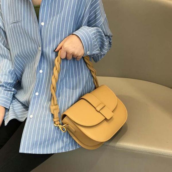 women saddle pattern shoulder bags crossbody semicircle leather shopping bag soft leather korean style bags for ladies handbags
women saddle pattern shoulder bags crossbody semicircle leather shopping bag soft leather korean style bags for ladies handbags