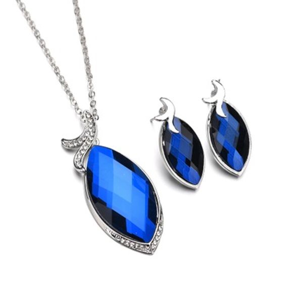 2019 fashion women pendants necklace earrings set crystal droplets shape dance party jewelry sets n1359, Silver
2019 fashion women pendants necklace earrings set crystal droplets shape dance party jewelry sets n1359, Silver
