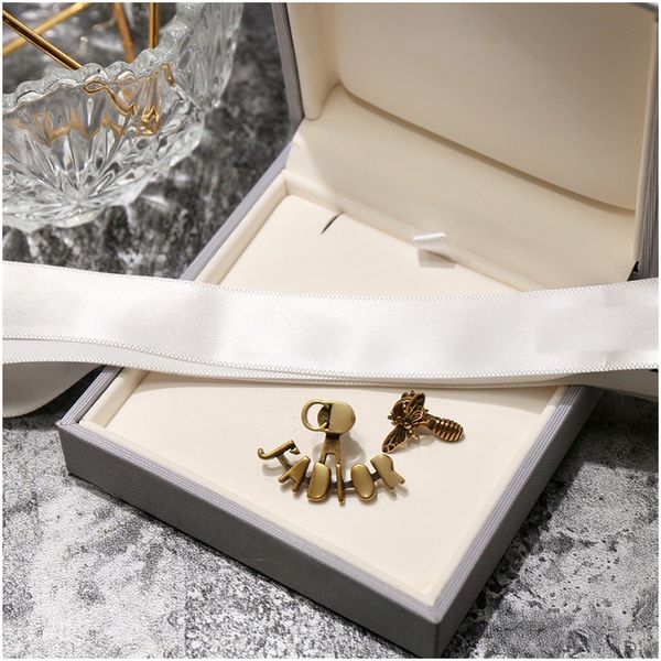 new women vintage amour heart stud earrings metal bees earring pendant baroque letter earring jewelry luxury designer jewelry womens earring, White
new women vintage amour heart stud earrings metal bees earring pendant baroque letter earring jewelry luxury designer jewelry womens earring, White