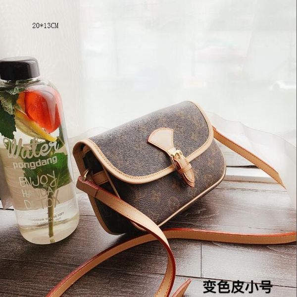 the latest fashion single shoulder bag fashion female designer shoulder bag brand bag size 20cm*13
the latest fashion single shoulder bag fashion female designer shoulder bag brand bag size 20cm*13