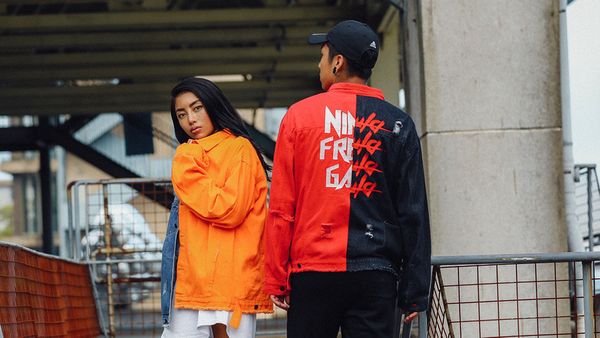 men's hip hop high street jackets kanye loose oversize hit color english denim jacket pure cotton stand collar side pockets top, Black;brown
men's hip hop high street jackets kanye loose oversize hit color english denim jacket pure cotton stand collar side pockets top, Black;brown