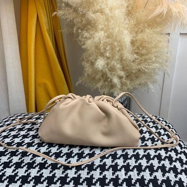 europe women small cloud pouch bag lady clutch bag purse handbag import genuine calfskin leather 
europe women small cloud pouch bag lady clutch bag purse handbag import genuine calfskin leather