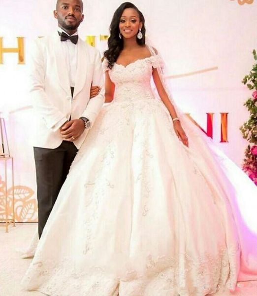 винтаж 2019 бальное платье африканские свадебные платья с плеча cap рукавом аппликации кружева великолепные свадебные платья халаты де вечер, White
винтаж 2019 бальное платье африканские свадебные платья с плеча cap рукавом аппликации кружева великолепные свадебные платья халаты де вечер, White