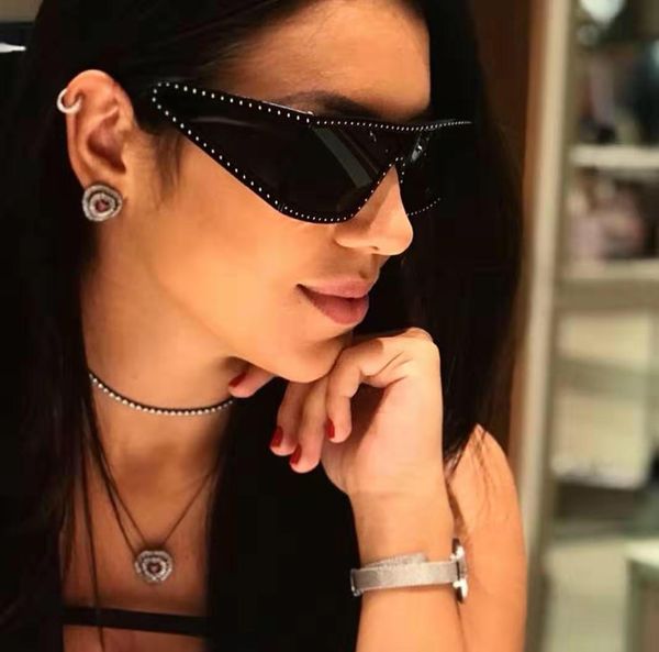 2019 european and american fashion big box sunglasses women's piece piece windshield sunglasses fashion diamond, White;black
2019 european and american fashion big box sunglasses women's piece piece windshield sunglasses fashion diamond, White;black