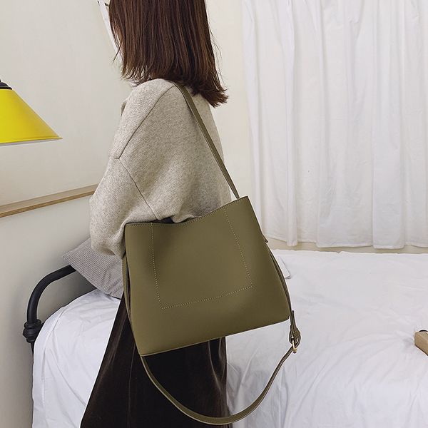 2020 new shoulder bag women's casual fashion korean version of the crossbody bag retro handbag
2020 new shoulder bag women's casual fashion korean version of the crossbody bag retro handbag
