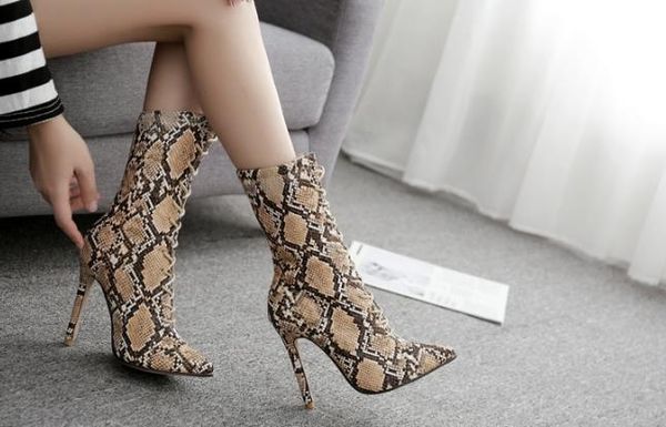 2018 autumn and winter new european and american large size women's boots snake pattern pointed headband boots women's, Black
2018 autumn and winter new european and american large size women's boots snake pattern pointed headband boots women's, Black