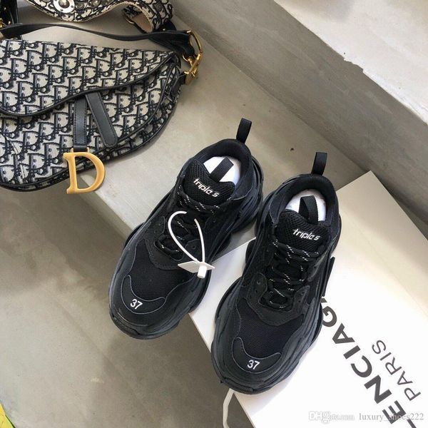 triple s clear sole sneakers, r brand casual sneakers, stylish flat-bottomed comfort, size 35-45, with original box,aa
triple s clear sole sneakers, r brand casual sneakers, stylish flat-bottomed comfort, size 35-45, with original box,aa
