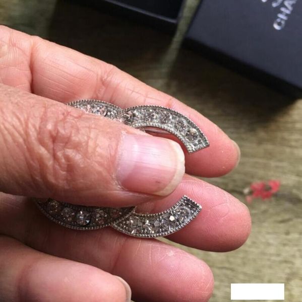 роскошные дамы высокое качество нового rhinestone сплава письмо брошь рубашка одежда подарочные аксессуары мода, Golden;white
роскошные дамы высокое качество нового rhinestone сплава письмо брошь рубашка одежда подарочные аксессуары мода, Golden;white