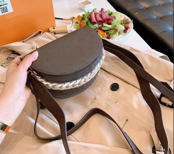 retro semicircle saddle bags women messenger bags round metal handle women handbags wide strap ladies solid messenger bag female
retro semicircle saddle bags women messenger bags round metal handle women handbags wide strap ladies solid messenger bag female