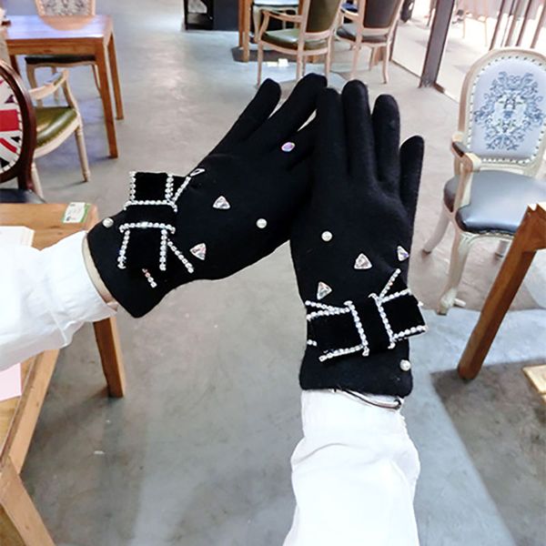 fashion women winter touchscreen gloves bowknot rhinestone finger gloves ladies warm velvet cashmere touch female agl224, Blue;gray
fashion women winter touchscreen gloves bowknot rhinestone finger gloves ladies warm velvet cashmere touch female agl224, Blue;gray