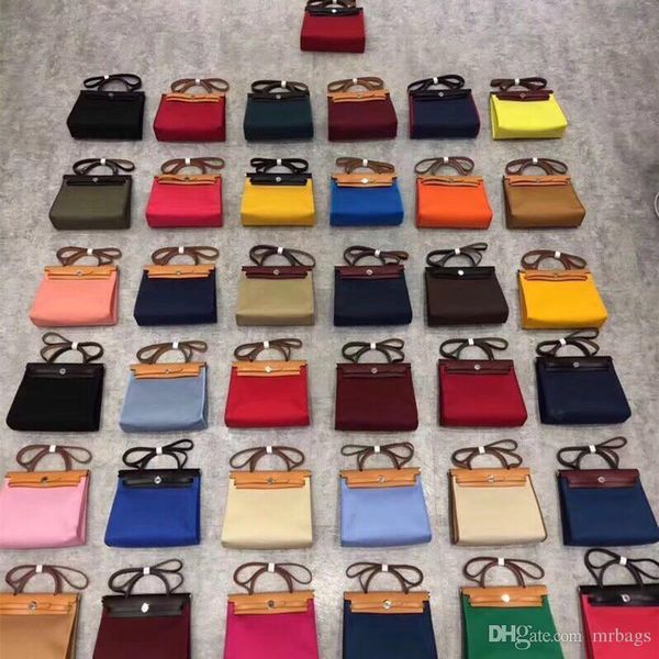 classic ladies handbag. fashion trend school series. leather clamshell strapping design. women's leather shoulder strap shoulder ba 
classic ladies handbag. fashion trend school series. leather clamshell strapping design. women's leather shoulder strap shoulder ba